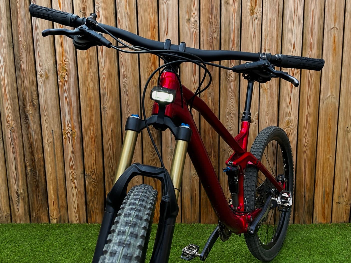 Hexapus Clamps mounted on the fork of a red mountain bike — front light in the optimal centered position
